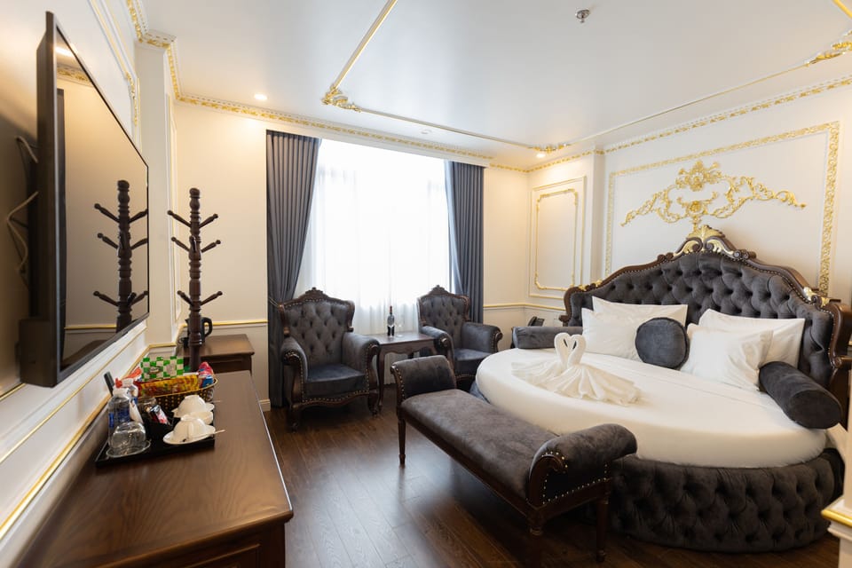 Deluxe Room | Premium bedding, free minibar items, desk, blackout drapes