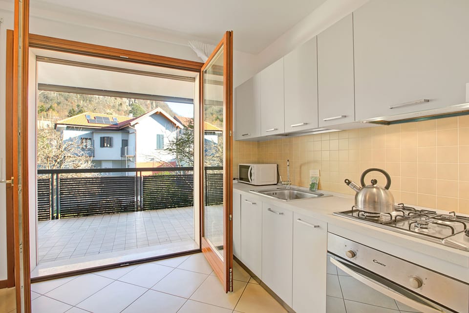 Family Apartment, 2 Bedrooms, 2 Bathrooms (Magnolia - New Apartment Laveno) | Private kitchen