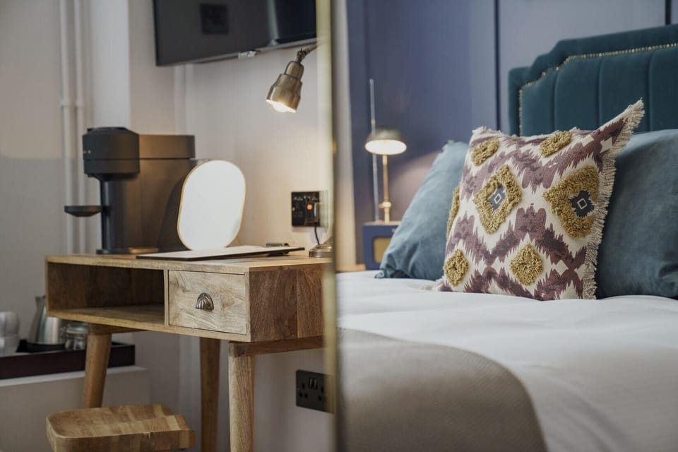 Comfort Double Room, 1 Queen Bed | Desk, iron/ironing board, free WiFi, bed sheets