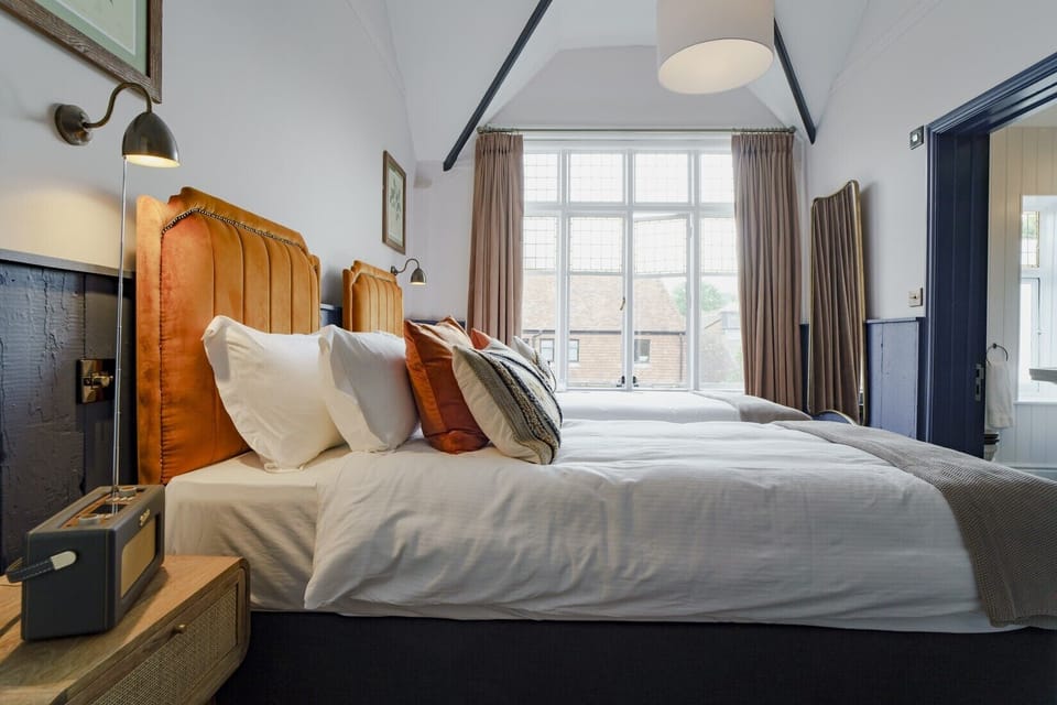 Superior Double Room, 1 Bedroom | Desk, iron/ironing board, free WiFi, bed sheets