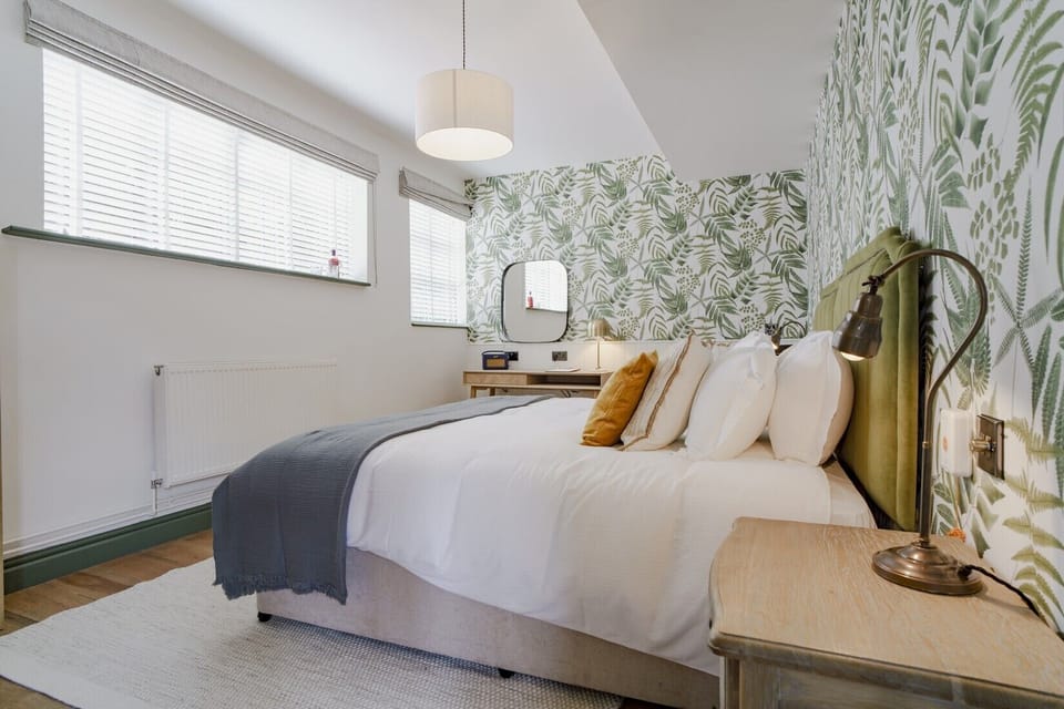 Superior Double Room, 1 Bedroom, Accessible | Desk, iron/ironing board, free WiFi, bed sheets