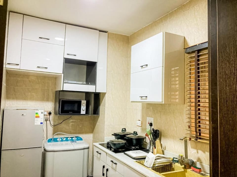 Executive Room | Bathroom | Free toiletries, slippers