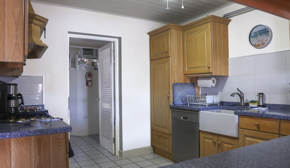Condo, 3 Bedrooms | Private kitchen | Fridge, oven, coffee/tea maker, electric kettle