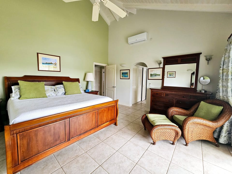 The Pelican #3 - Spacious 2 bedroom 2.5 bath waterfront townhome in the heart of Rodney Bay. 2 Townhouse by RedAwning House in Caribbean