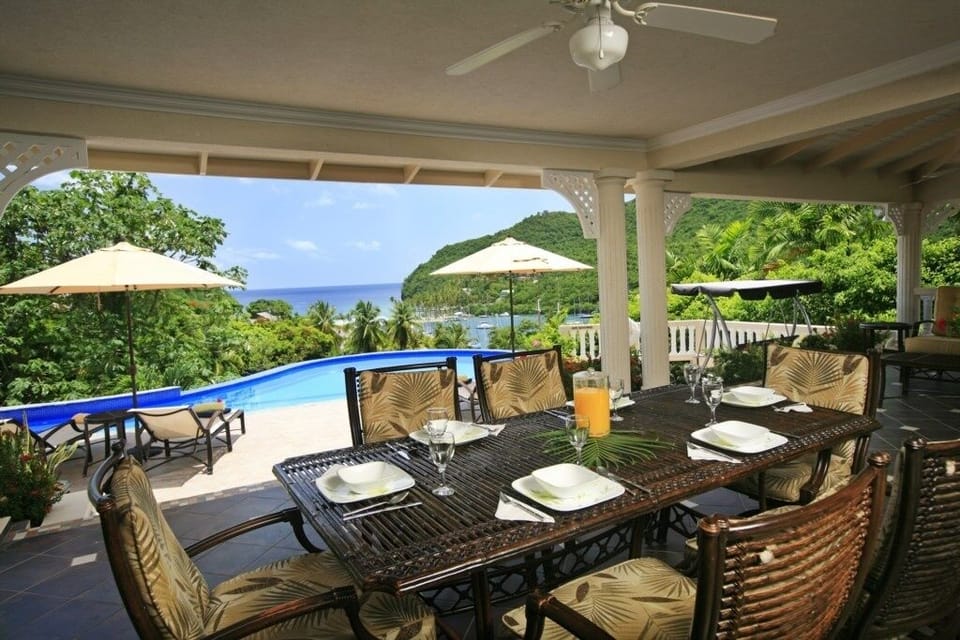 Villa, 5 Bedrooms | Outdoor dining