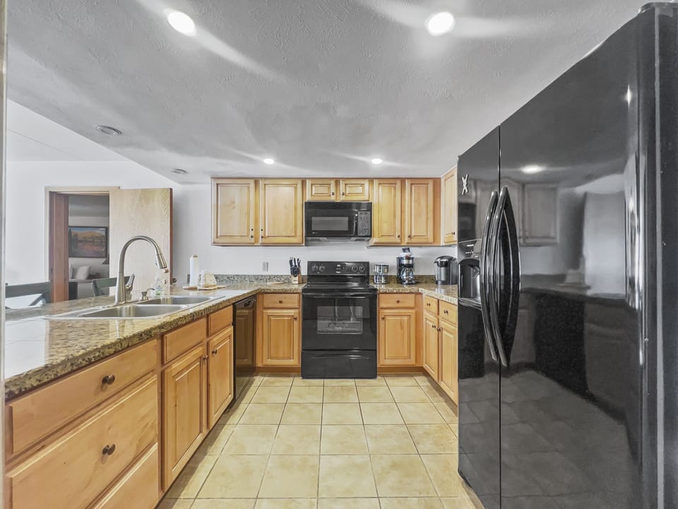 Condo, 2 Bedrooms | Private kitchen | Fridge, oven, coffee/tea maker, toaster