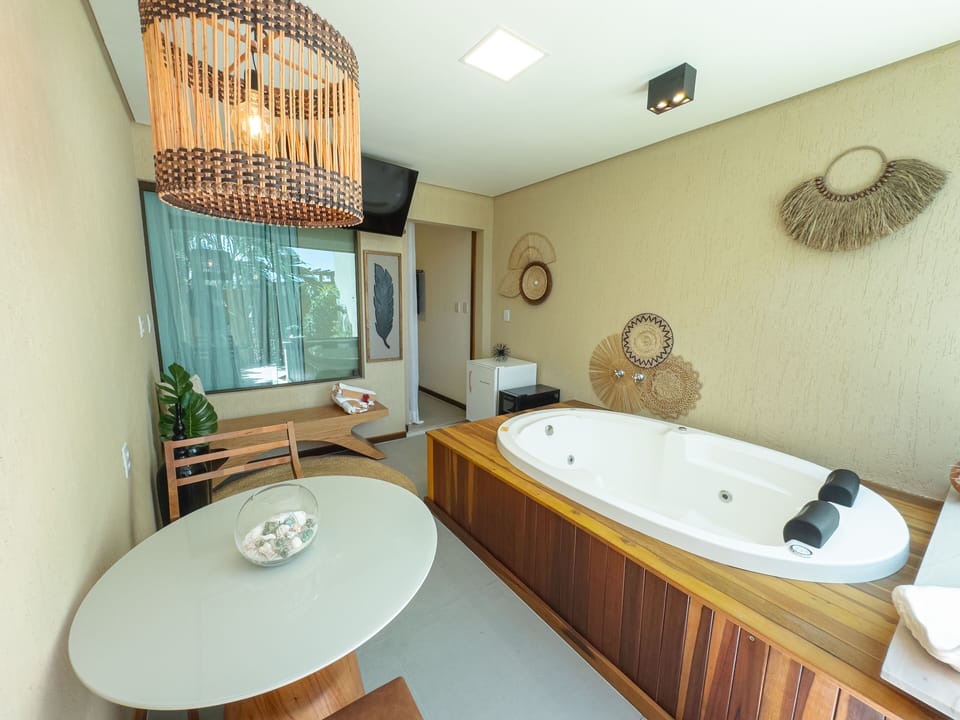 Deluxe Suite | Private spa tub