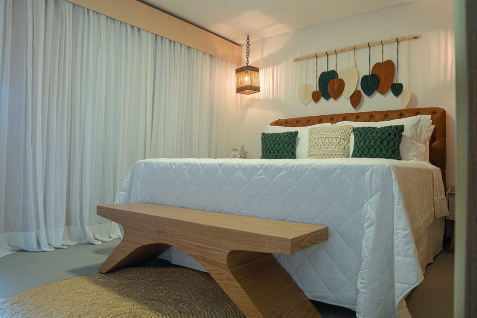 Deluxe Suite | 1 bedroom, premium bedding, minibar, in-room safe
