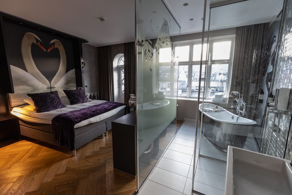 Junior Suite, Balcony | In-room safe, individually decorated, individually furnished, desk