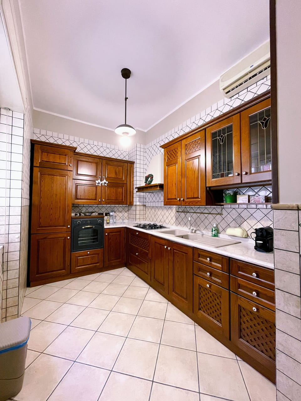Oven, stovetop, dishwasher, electric kettle