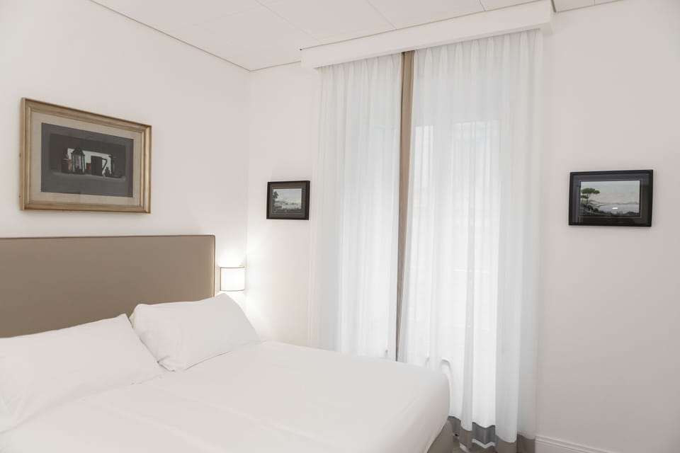 Standard Room | In-room safe, desk, free WiFi, bed sheets