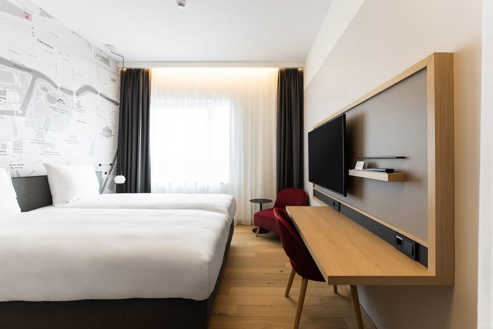 Business Twin Room | In-room safe, soundproofing, iron/ironing board, free cribs/infant beds