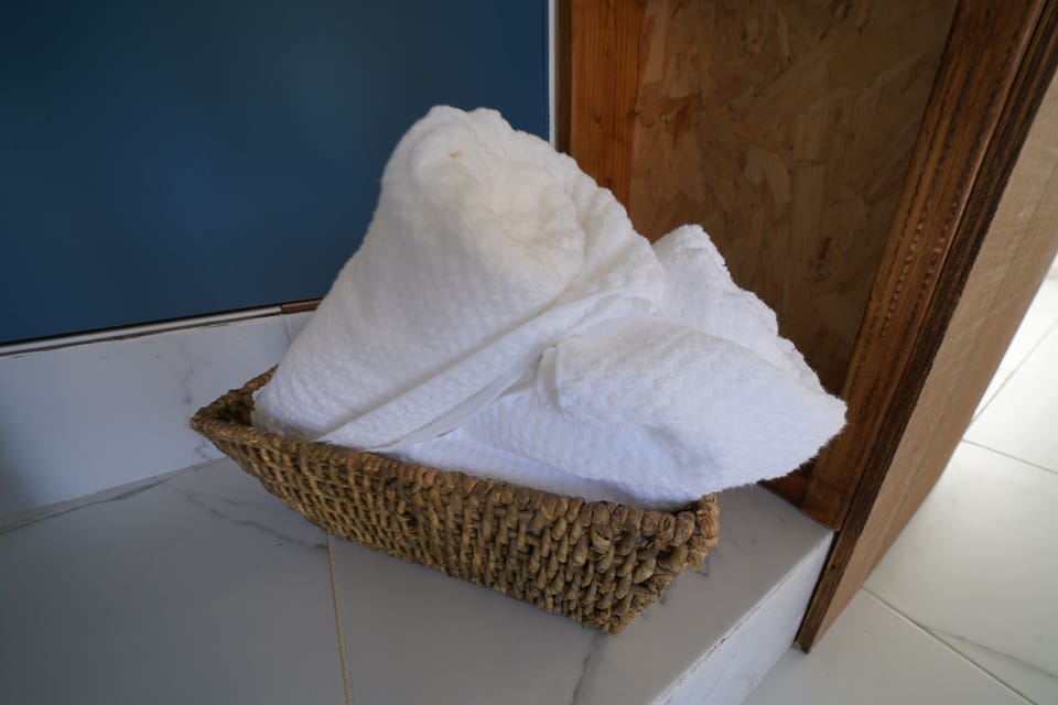 Deluxe Duplex, 2 Bedrooms, 2 Bathrooms, Garden Area | Bathroom | Shower, rainfall showerhead, free toiletries, towels