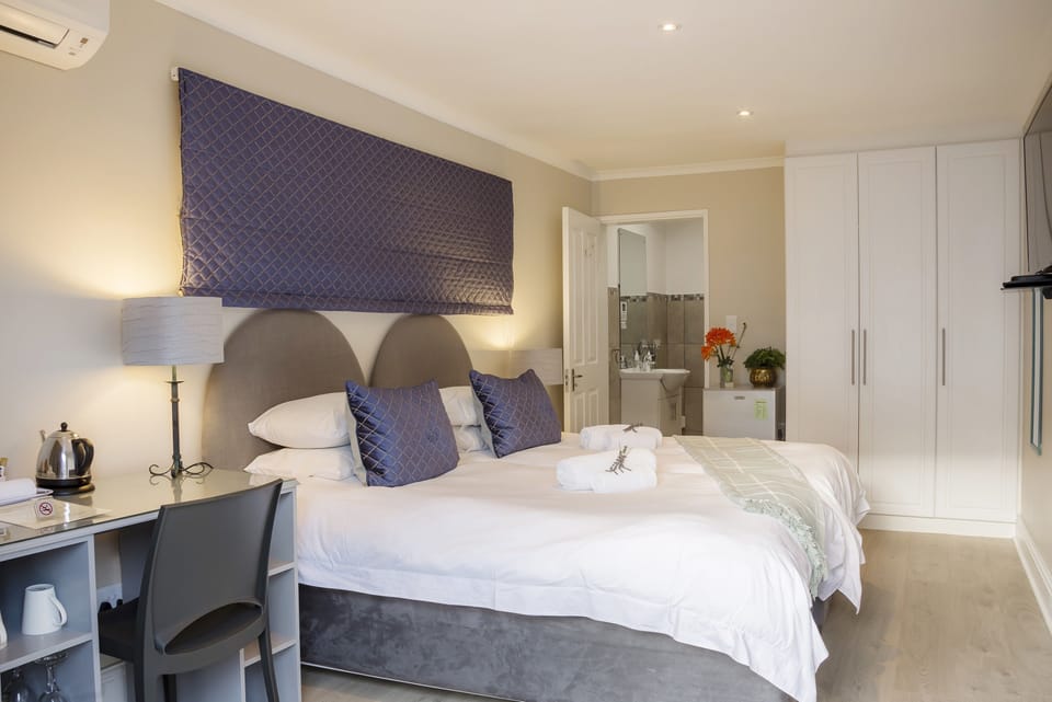 Superior courtyard suite 5  | Premium bedding, in-room safe, individually decorated