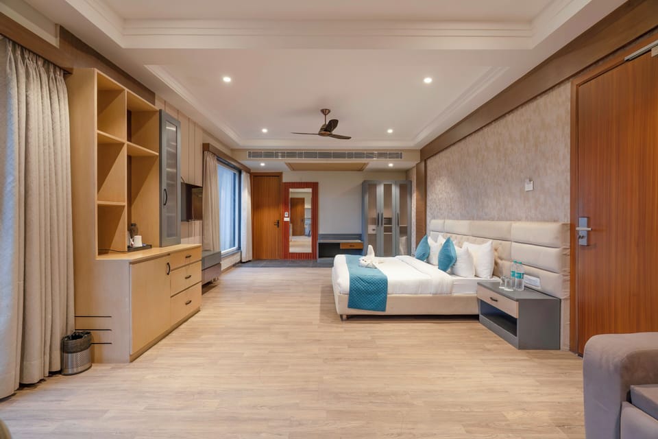 Premium Room | In-room safe, desk, iron/ironing board, bed sheets