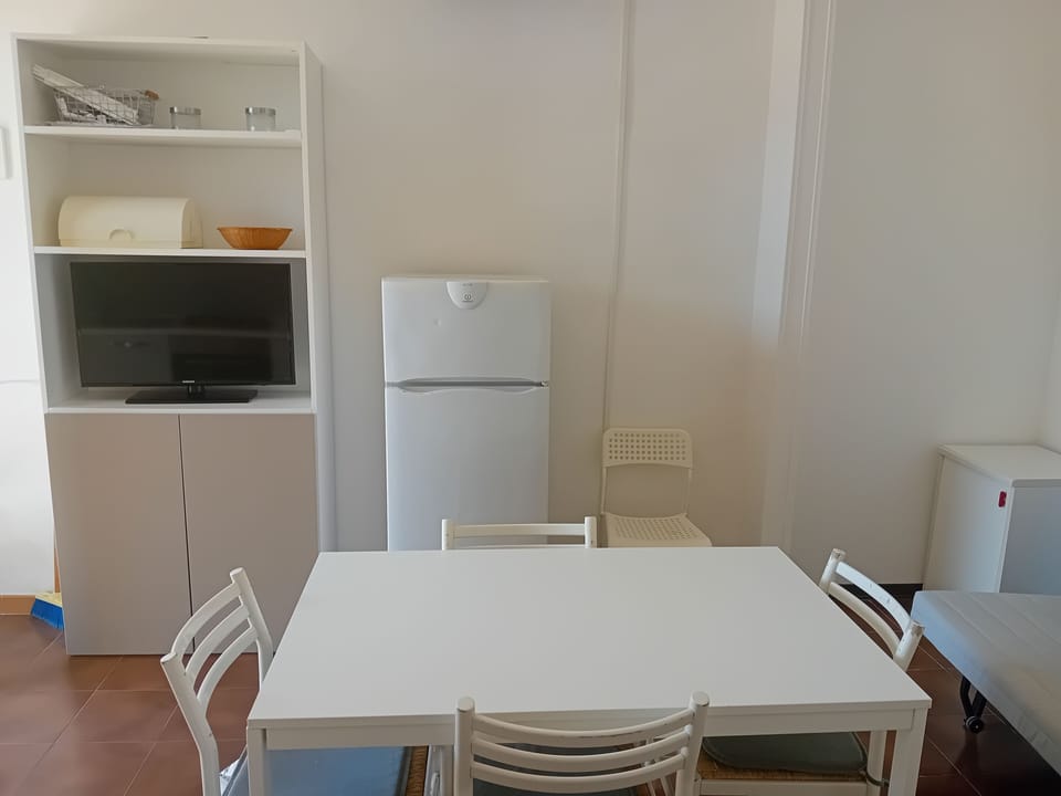 Apartment | Private kitchen | Full-size fridge, oven, stovetop, cookware/dishes/utensils