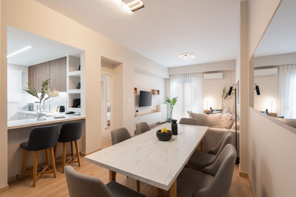 Deluxe Apartment | Dining room
