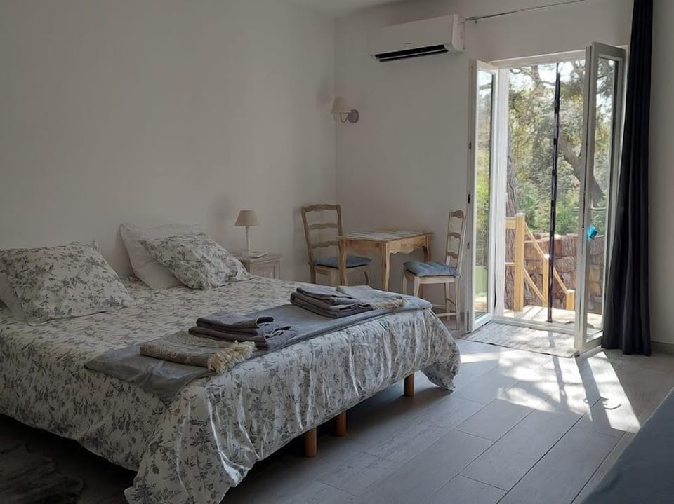 Comfort Double Room | Individually decorated, individually furnished, laptop workspace