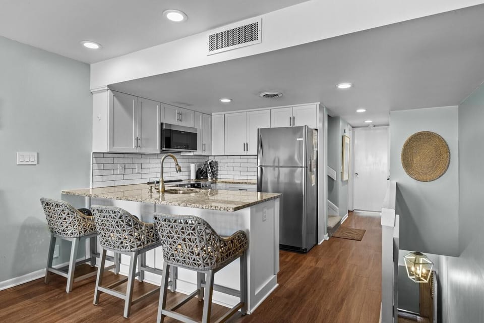 Condo, 3 Bedrooms | Private kitchen | Coffee/tea maker, fridge, oven, toaster