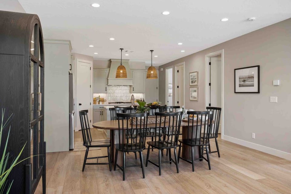 Townhome, 5 Bedrooms | Dining