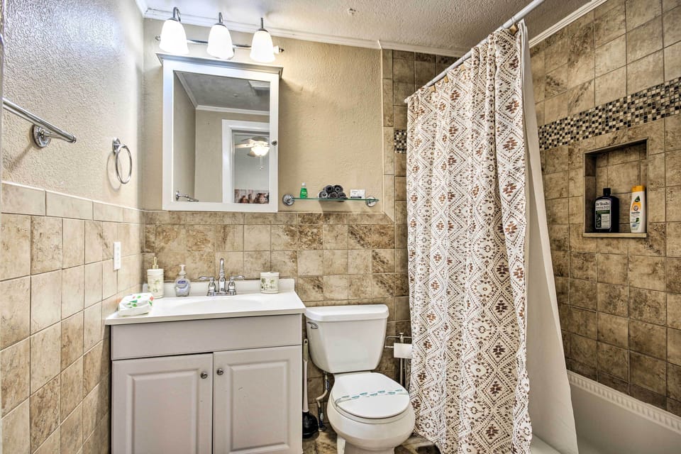 Bright Augusta Vacation Rental, 2 Mi to Riverwalk! Apartment in North Augusta