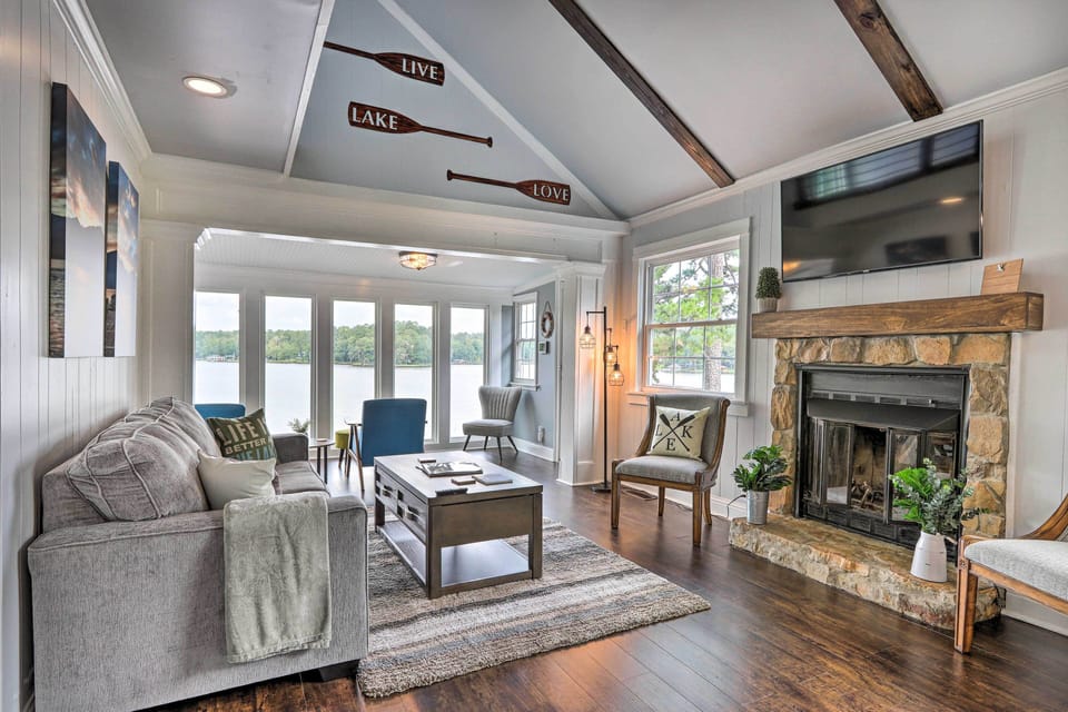 House (3 Bedrooms) | Front of property