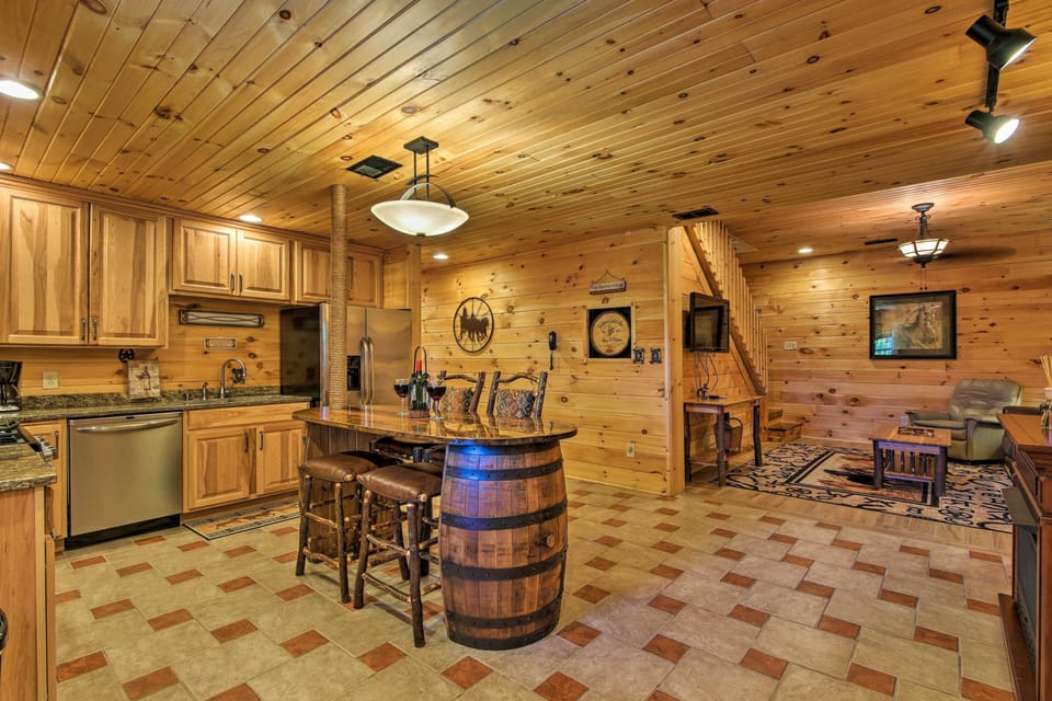 House (5 Bedrooms) | Interior