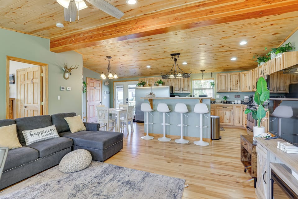 House (5 Bedrooms) | Interior