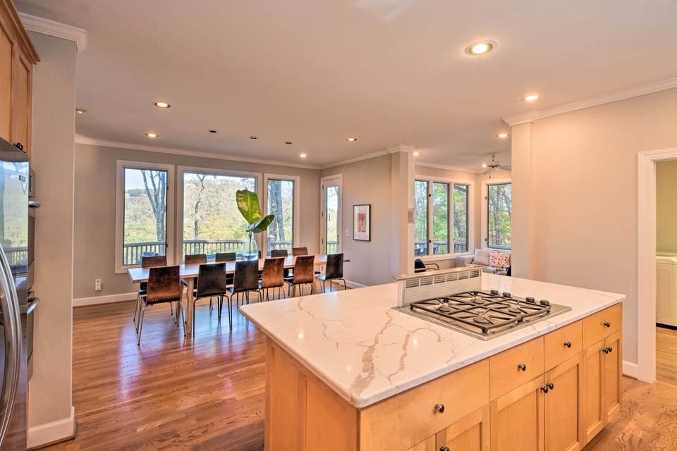 House (5 Bedrooms) | Interior
