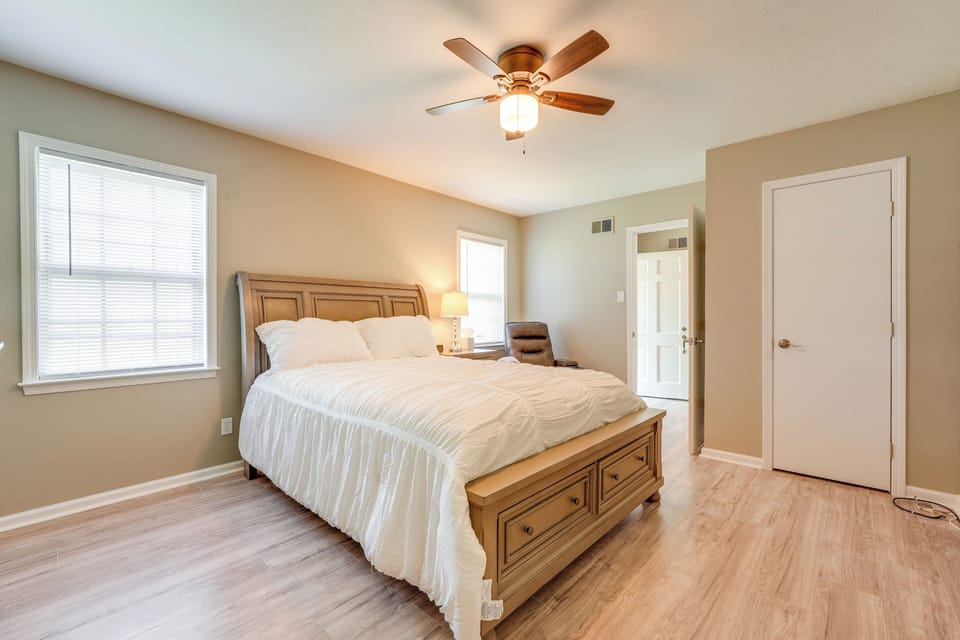 Memphis Vacation Rental - Walk to Graceland! Cottage in Memphis