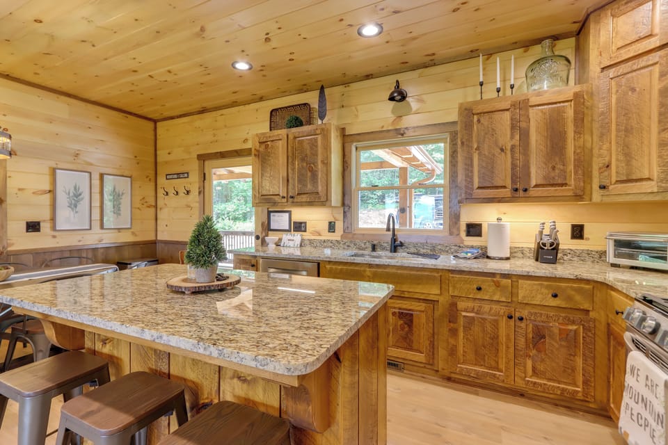 House (4 Bedrooms) | Interior