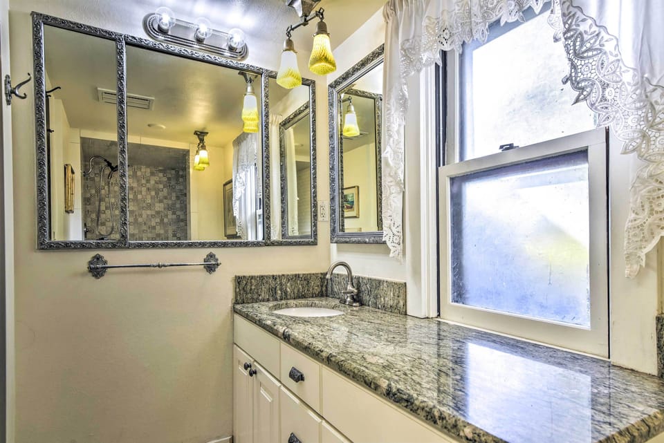 Historical Portland Home < 2 Mi to Downtown! Cottage in Portland