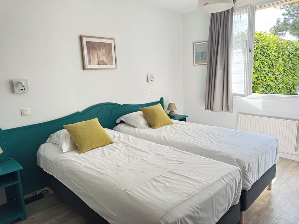 Standard Twin Room, 2 Twin Beds | Desk, soundproofing, free WiFi, bed sheets