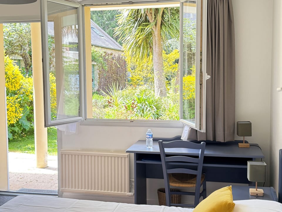 Superior Double Room, 1 Queen Bed | Desk, soundproofing, free WiFi, bed sheets