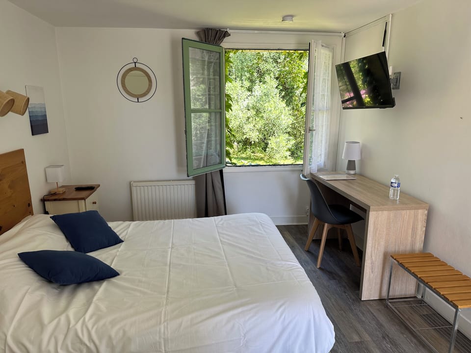 Comfort Double Room, 1 Double Bed | Desk, soundproofing, free WiFi, bed sheets