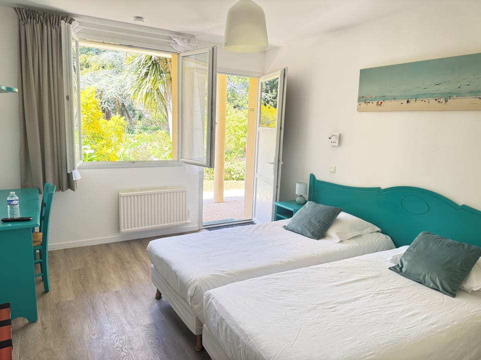 Superior Twin Room, 2 Twin Beds | Desk, soundproofing, free WiFi, bed sheets