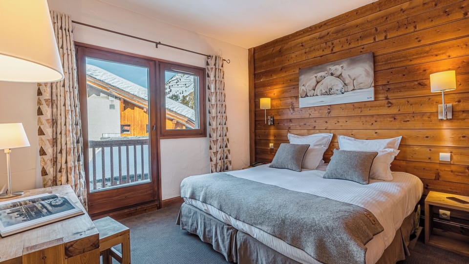 Premium bedding, in-room safe, desk, soundproofing