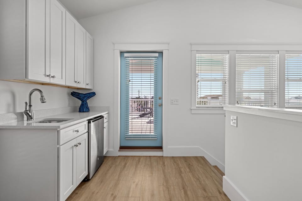 House, Multiple Beds, Pool Access, Partial Ocean View | Private kitchen | Fridge, microwave, oven, stovetop
