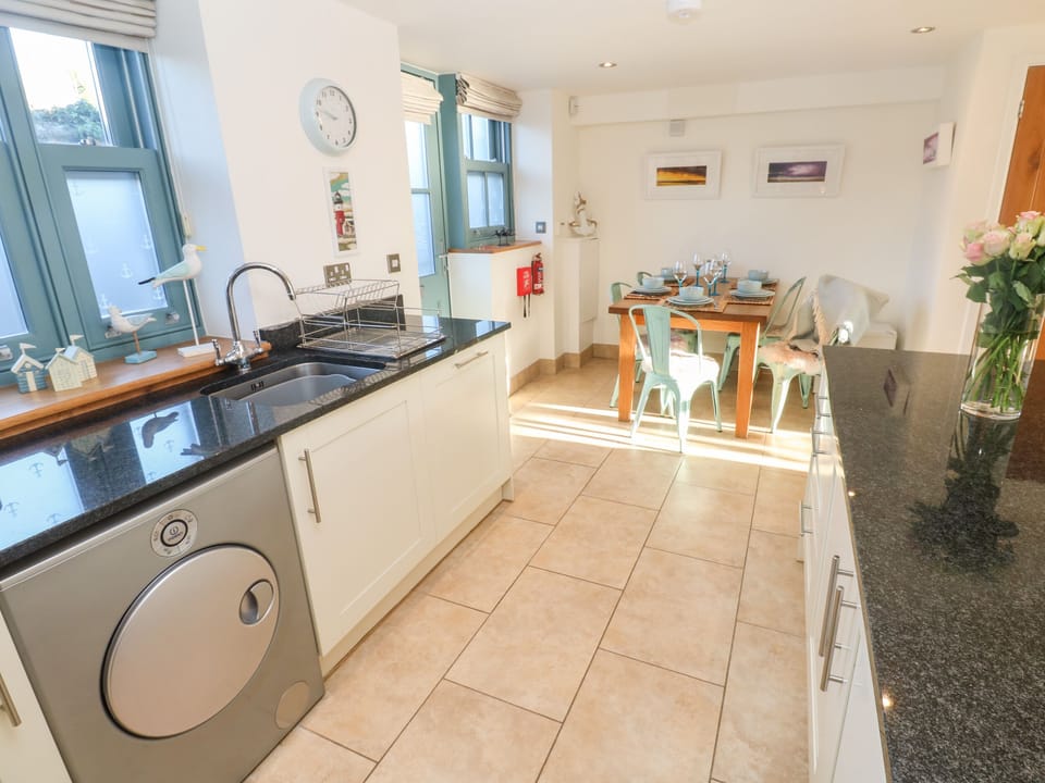 Fridge, dishwasher, cookware/dishes/utensils