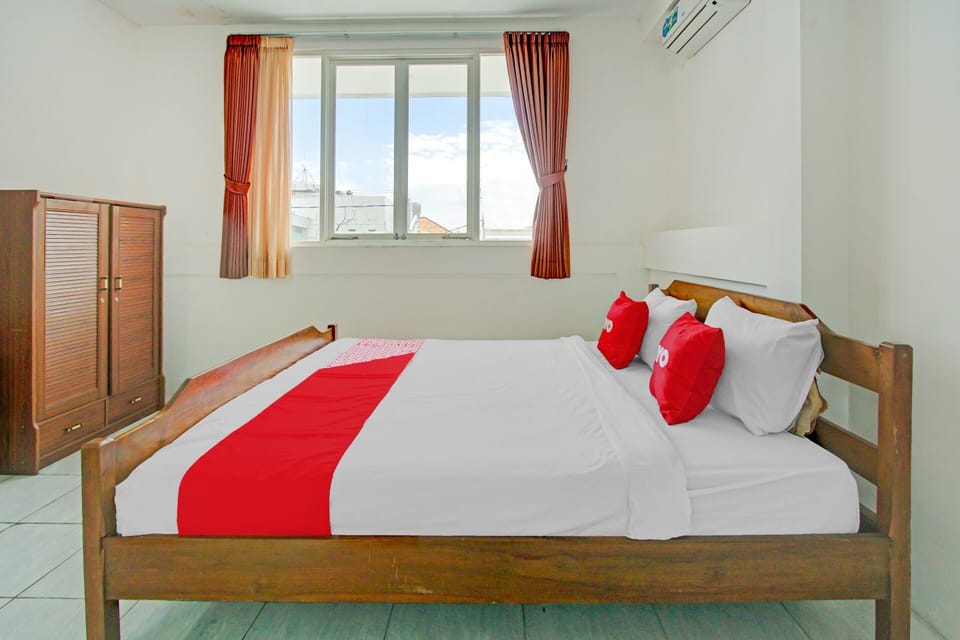 Deluxe Double Room | Laptop workspace, free WiFi, bed sheets