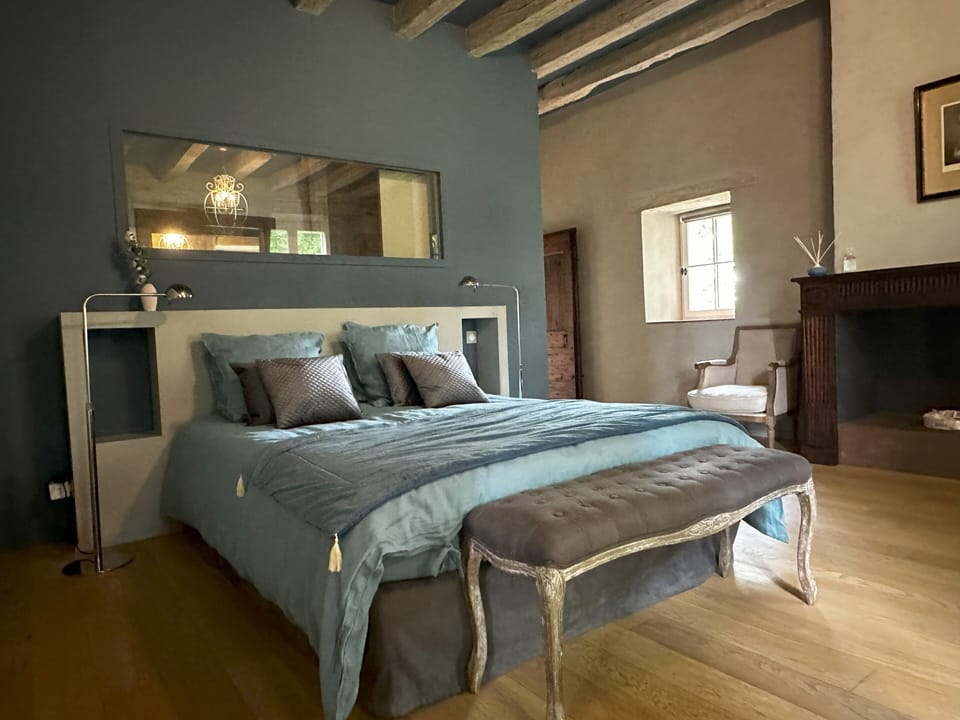Deluxe Double Room, 1 Queen Bed | Premium bedding, individually furnished, desk, free cribs/infant beds