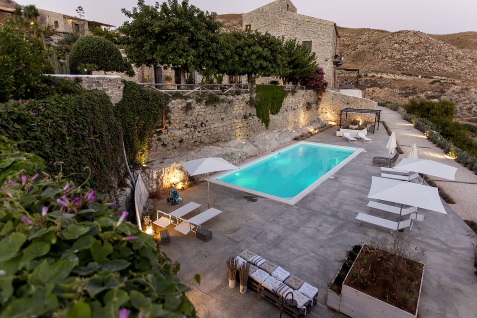 Seasonal outdoor pool, pool umbrellas, sun loungers