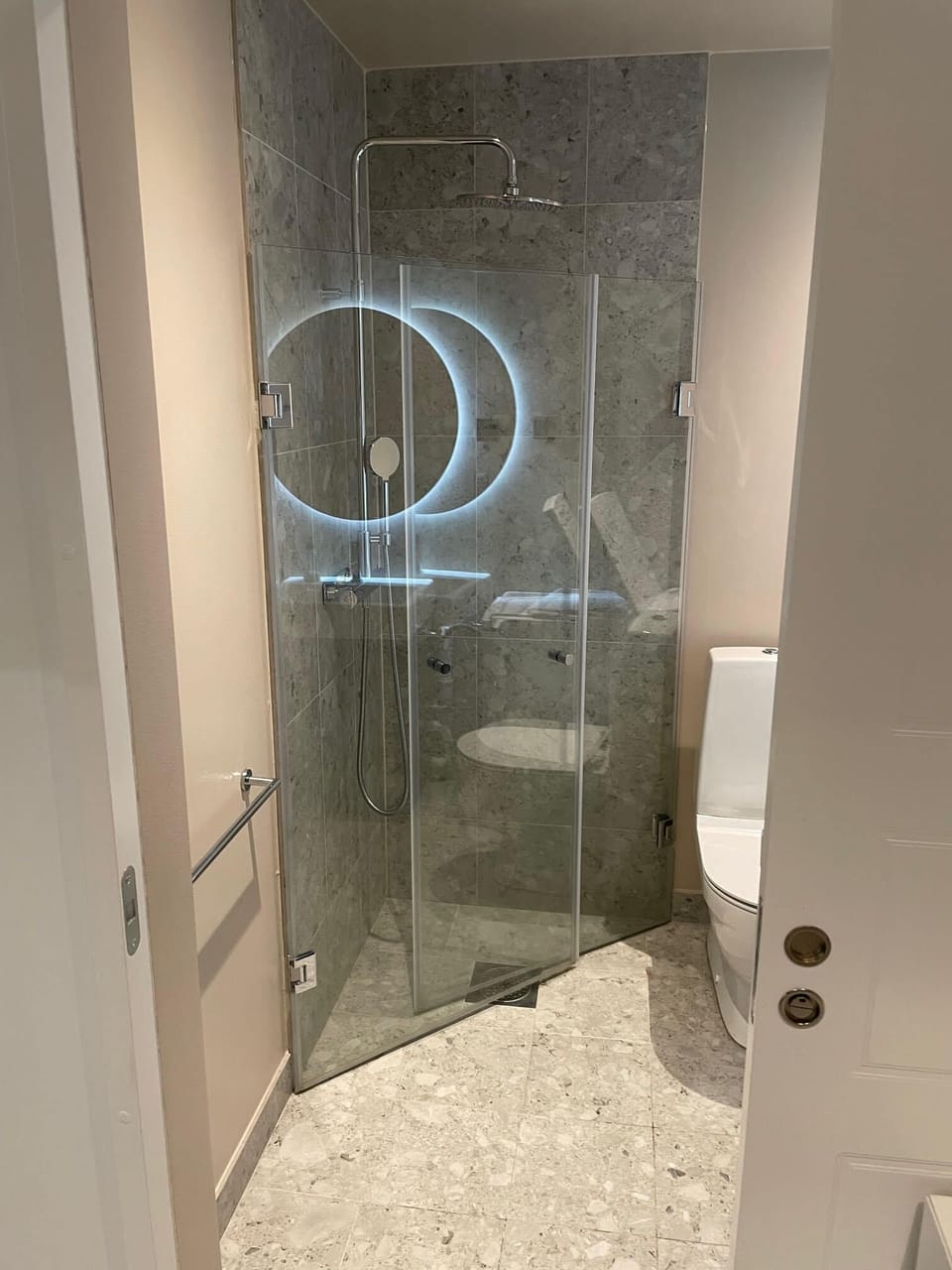 Apartment | Bathroom | Shower, towels