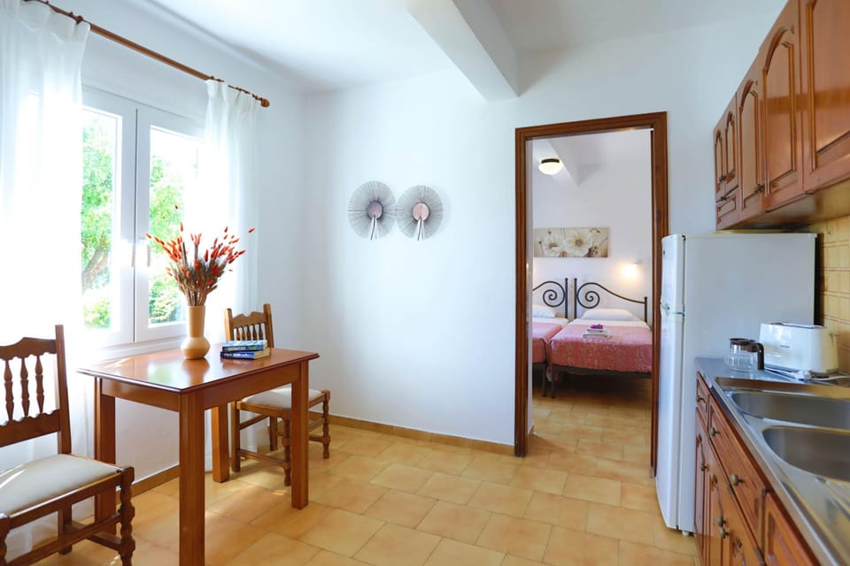 House | 1 bedroom, desk