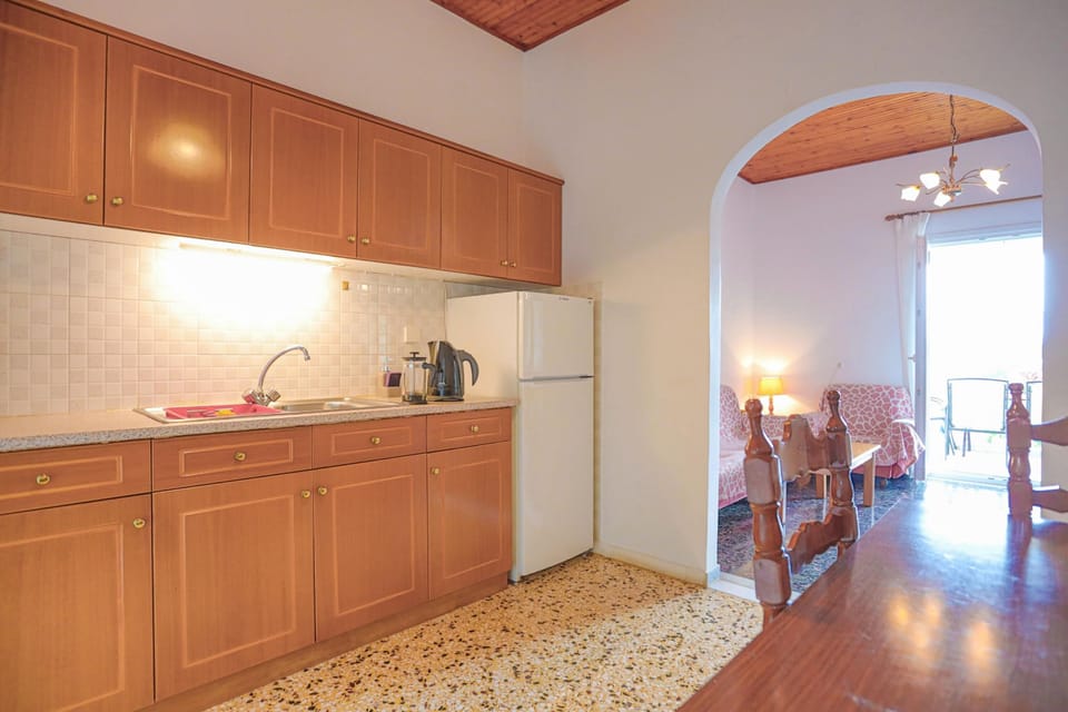 House | 2 bedrooms, desk