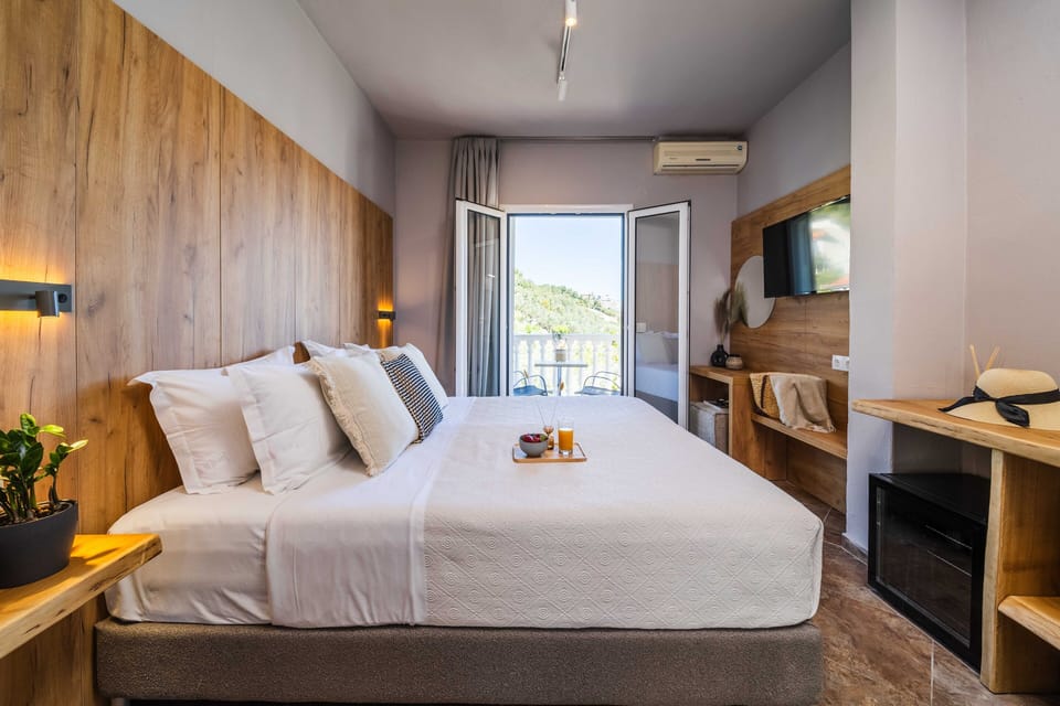 Standard Double or Twin Room | In-room safe, desk, blackout drapes, soundproofing