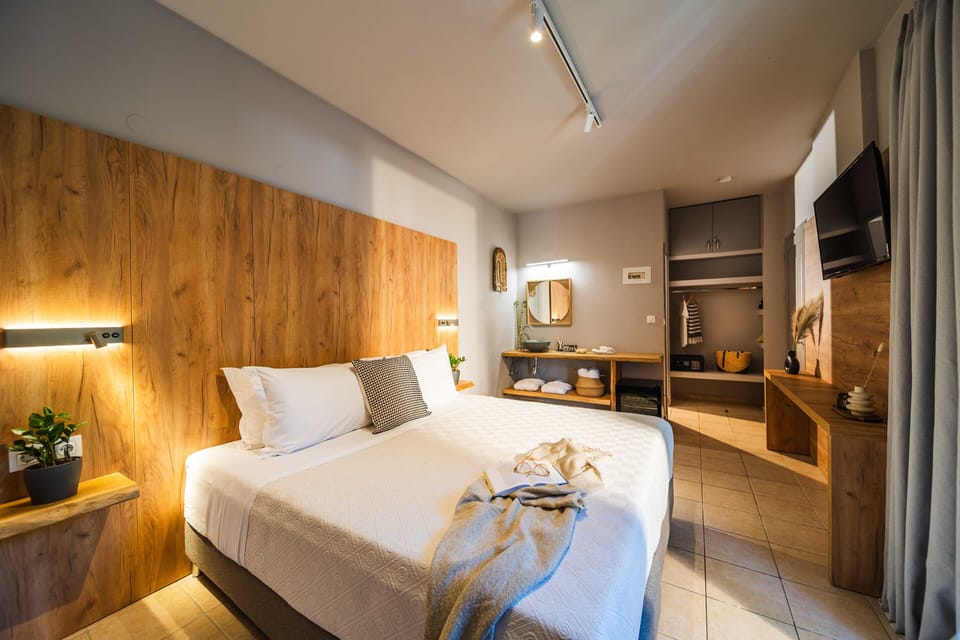 Comfort Double or Twin Room | In-room safe, desk, blackout drapes, soundproofing