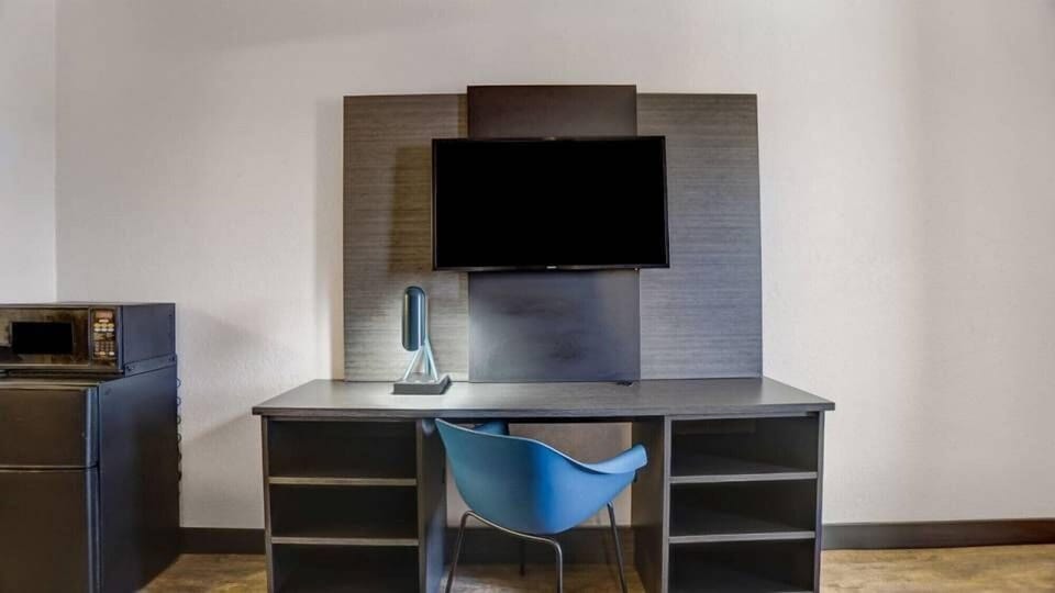 In-room safe, free WiFi, bed sheets