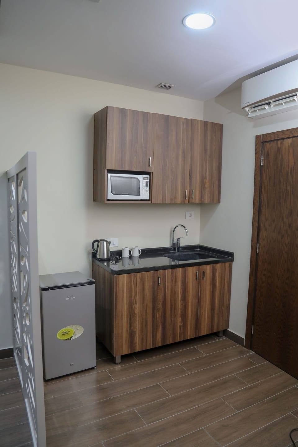 Deluxe Suite | Private kitchen | Coffee/tea maker, mini-fridge, shared microwave, electric kettle