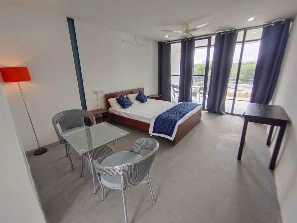 Deluxe Room | Memory foam beds, WiFi (free), bed sheets